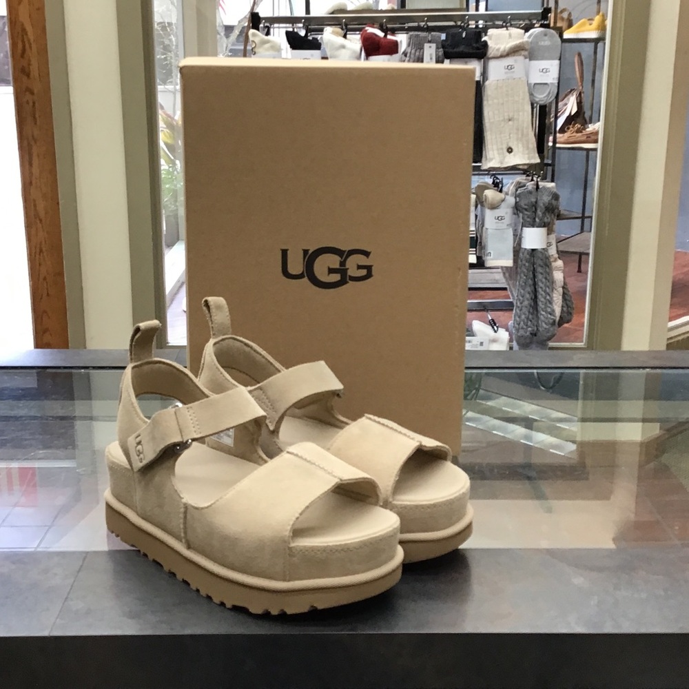 UGG Sandal Platform in Sandstone Beige